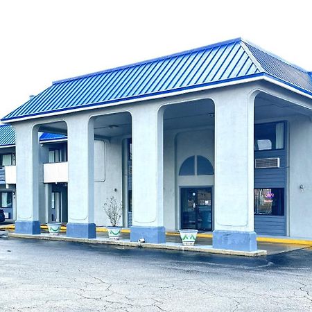 Rodeway Inn & Suites Plymouth Hwy 64 Ngoại thất bức ảnh