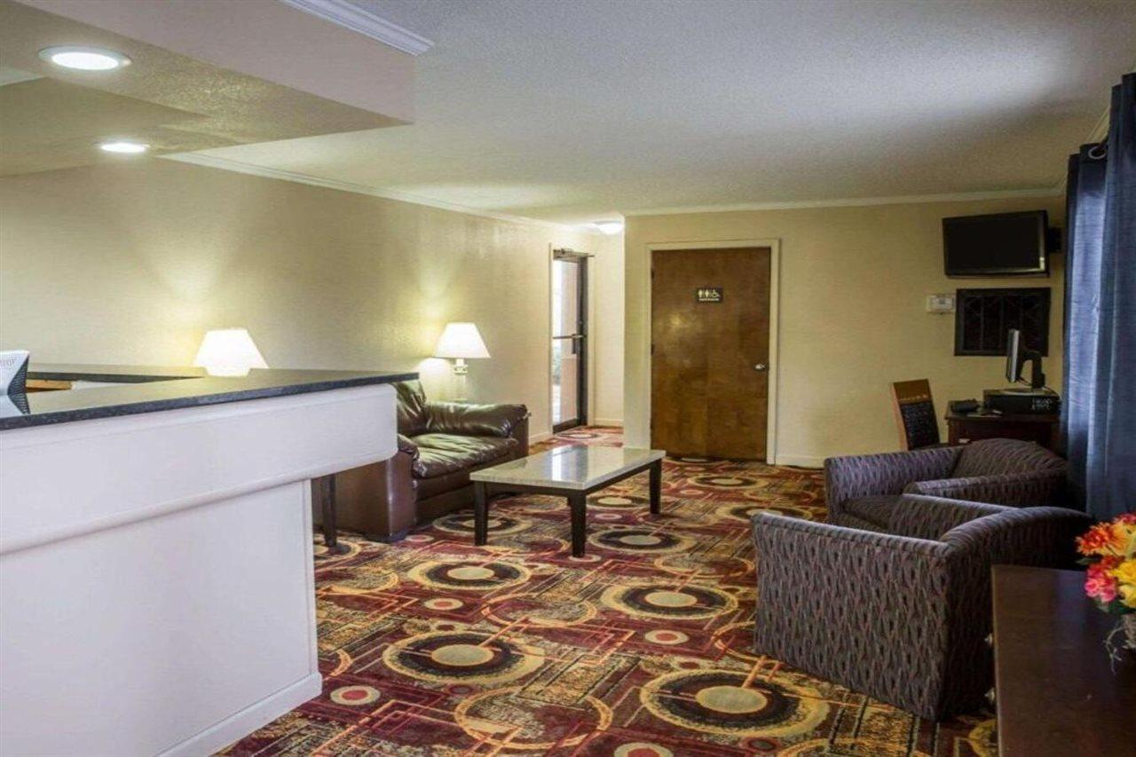 Rodeway Inn & Suites Plymouth Hwy 64 Ngoại thất bức ảnh