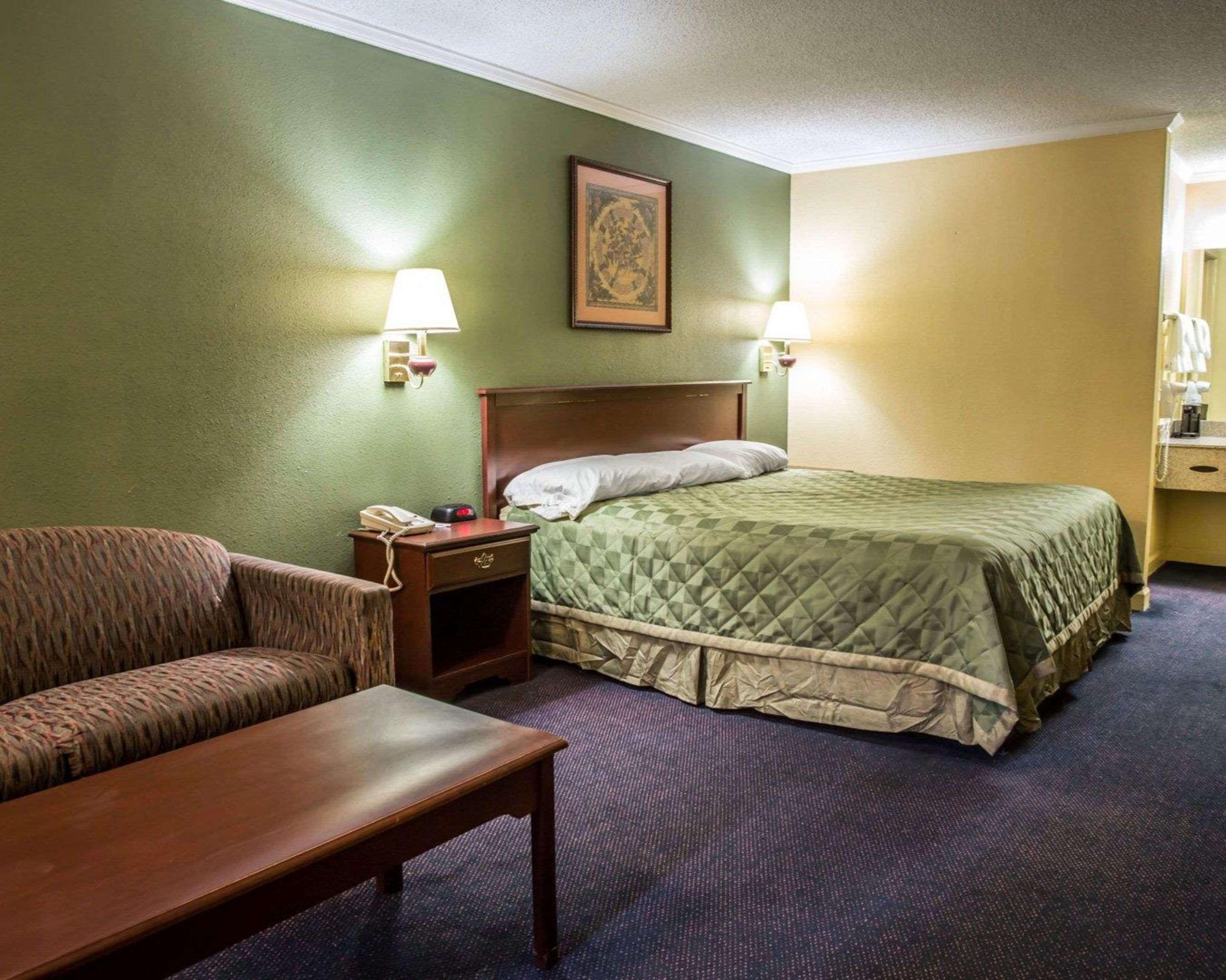 Rodeway Inn & Suites Plymouth Hwy 64 Ngoại thất bức ảnh