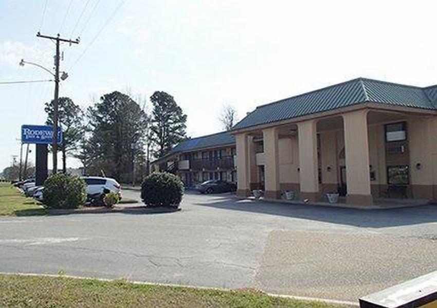 Rodeway Inn & Suites Plymouth Hwy 64 Ngoại thất bức ảnh