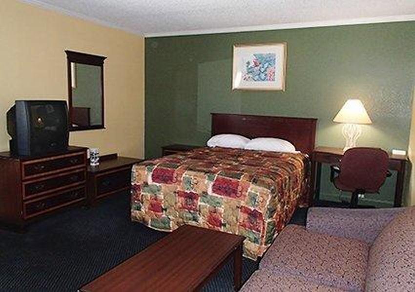 Rodeway Inn & Suites Plymouth Hwy 64 Ngoại thất bức ảnh