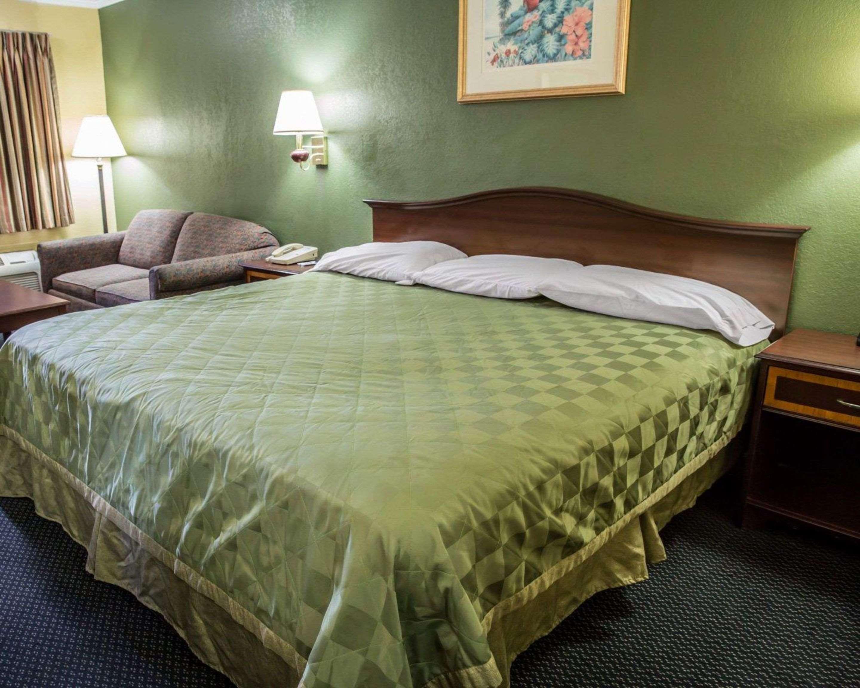 Rodeway Inn & Suites Plymouth Hwy 64 Ngoại thất bức ảnh