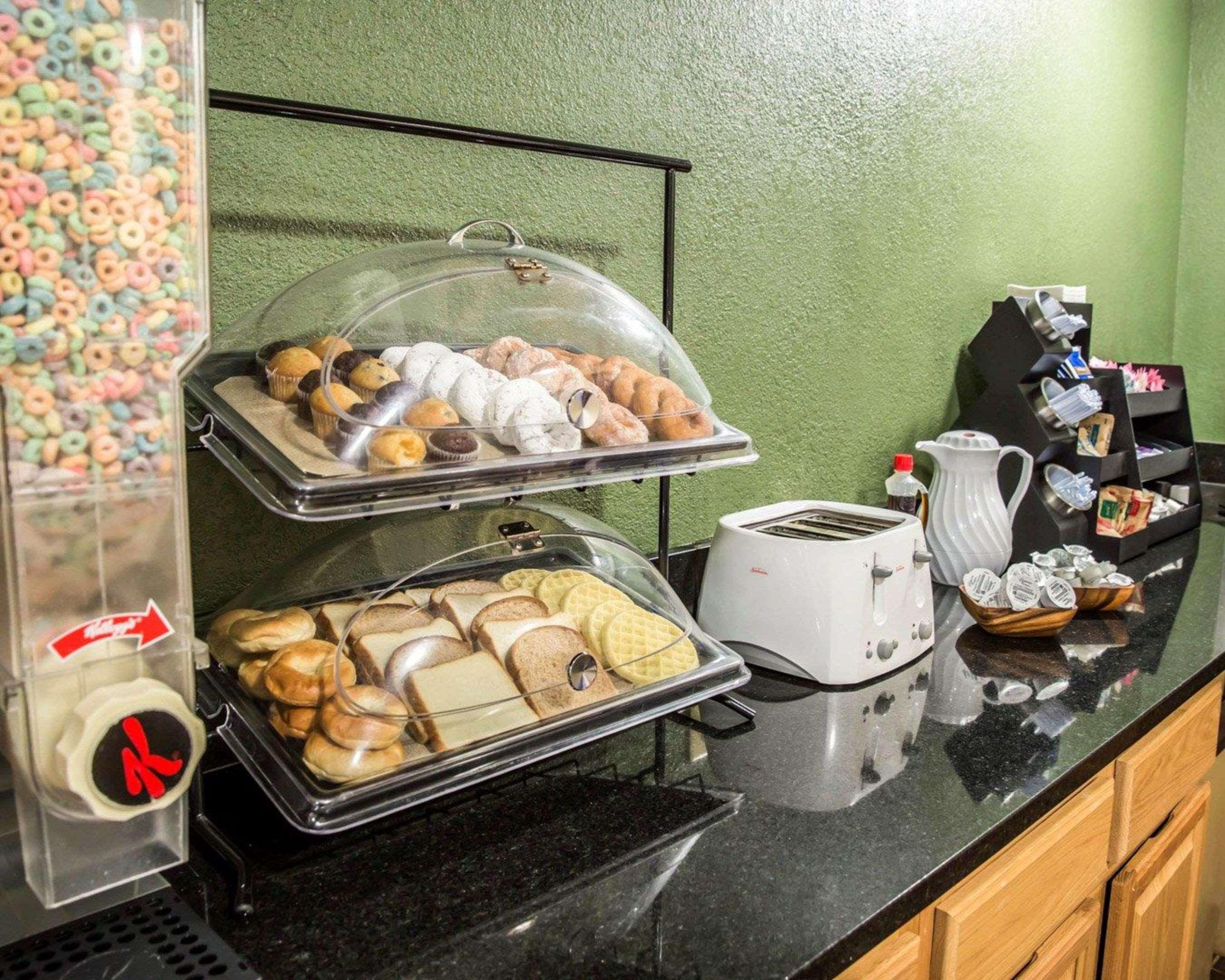 Rodeway Inn & Suites Plymouth Hwy 64 Ngoại thất bức ảnh