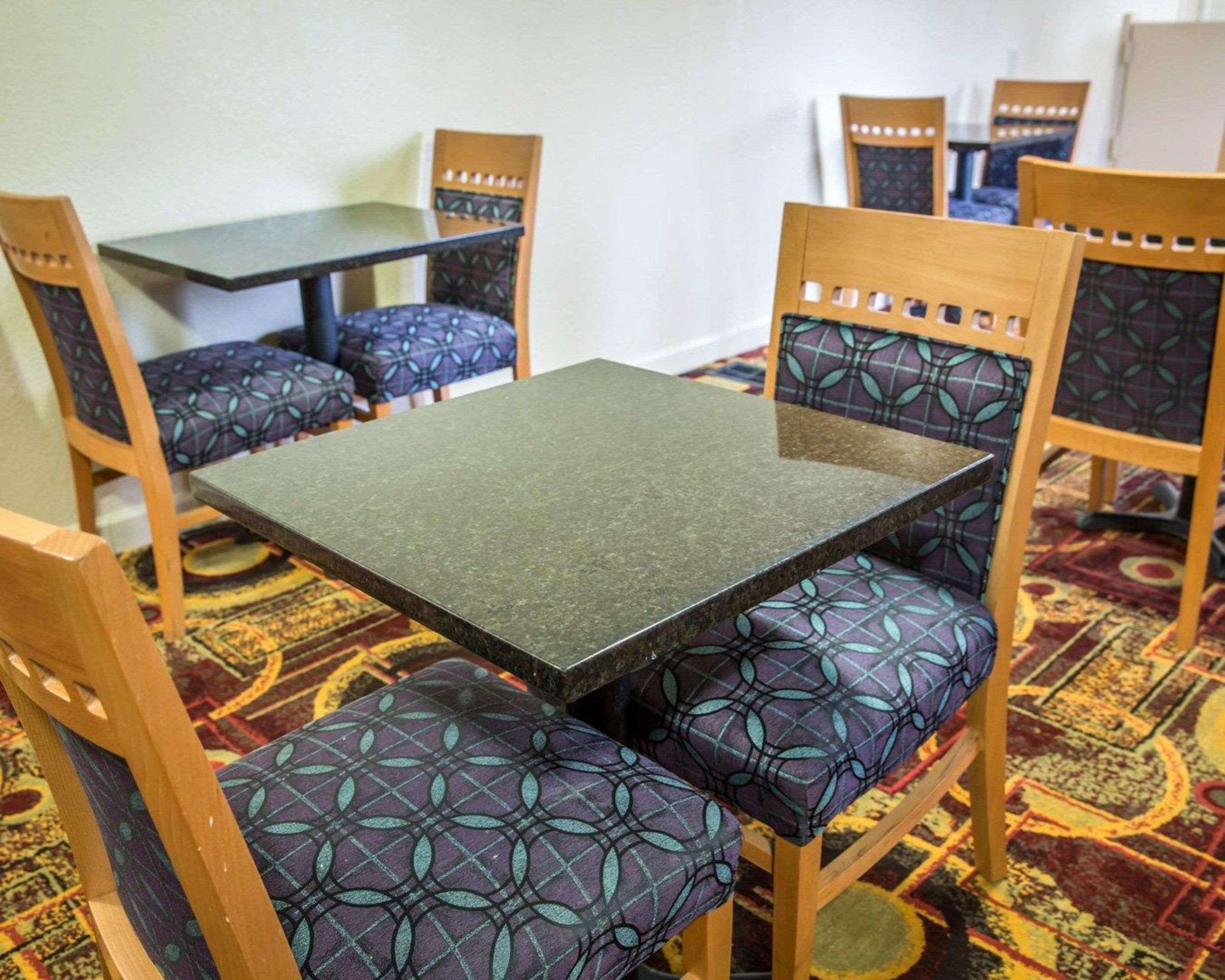 Rodeway Inn & Suites Plymouth Hwy 64 Ngoại thất bức ảnh