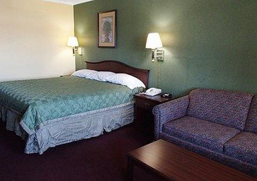 Rodeway Inn & Suites Plymouth Hwy 64 Ngoại thất bức ảnh