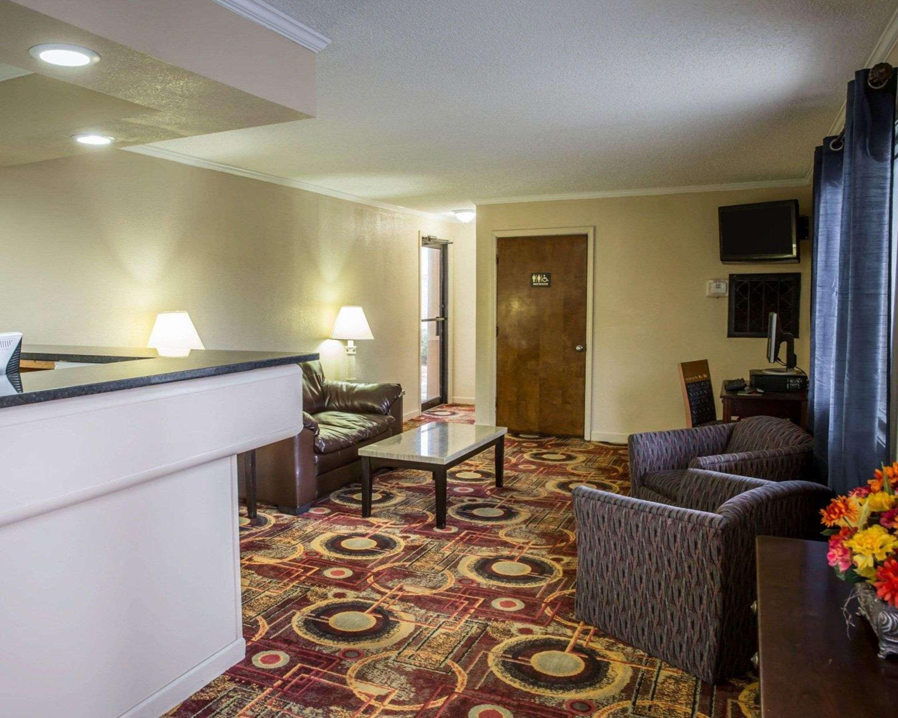 Rodeway Inn & Suites Plymouth Hwy 64 Ngoại thất bức ảnh