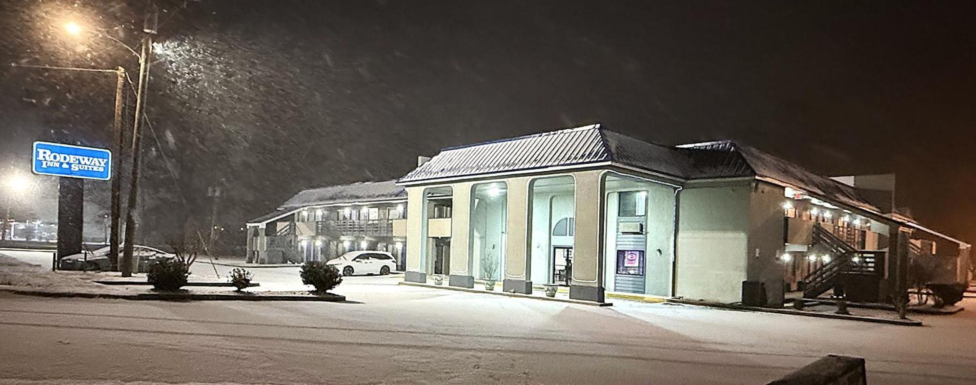 Rodeway Inn & Suites Plymouth Hwy 64 Ngoại thất bức ảnh