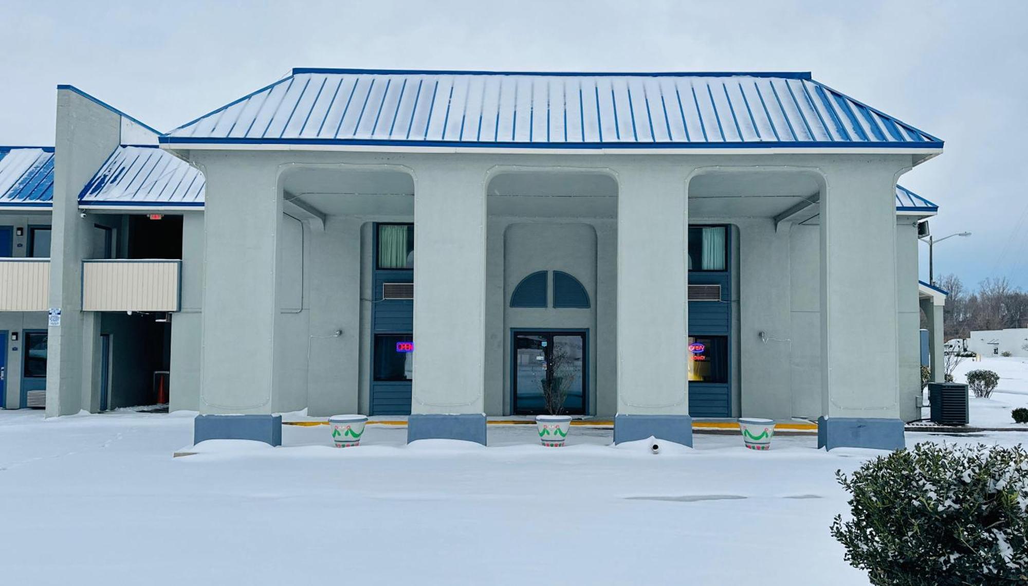 Rodeway Inn & Suites Plymouth Hwy 64 Ngoại thất bức ảnh