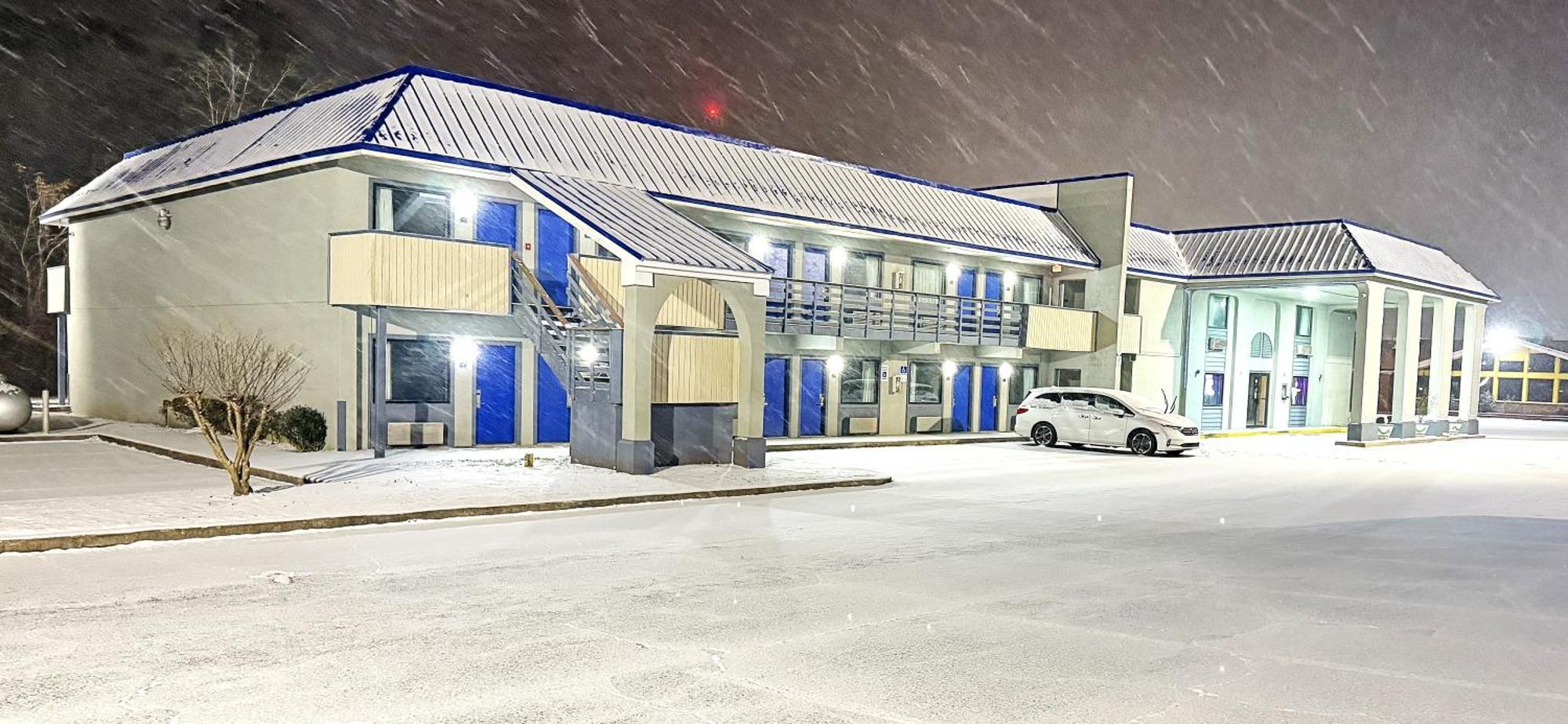Rodeway Inn & Suites Plymouth Hwy 64 Ngoại thất bức ảnh