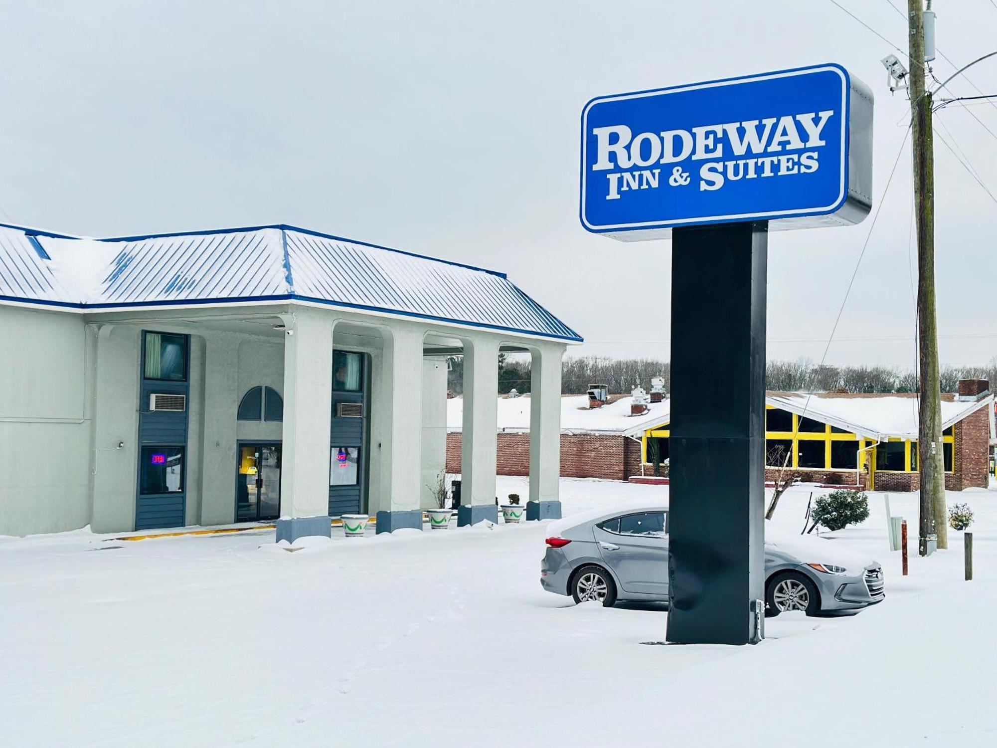 Rodeway Inn & Suites Plymouth Hwy 64 Ngoại thất bức ảnh