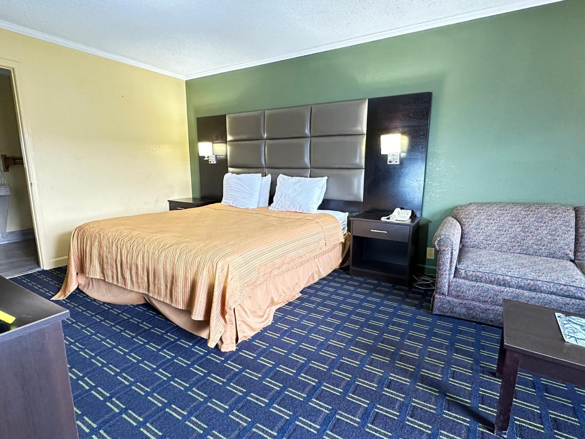 Rodeway Inn & Suites Plymouth Hwy 64 Ngoại thất bức ảnh