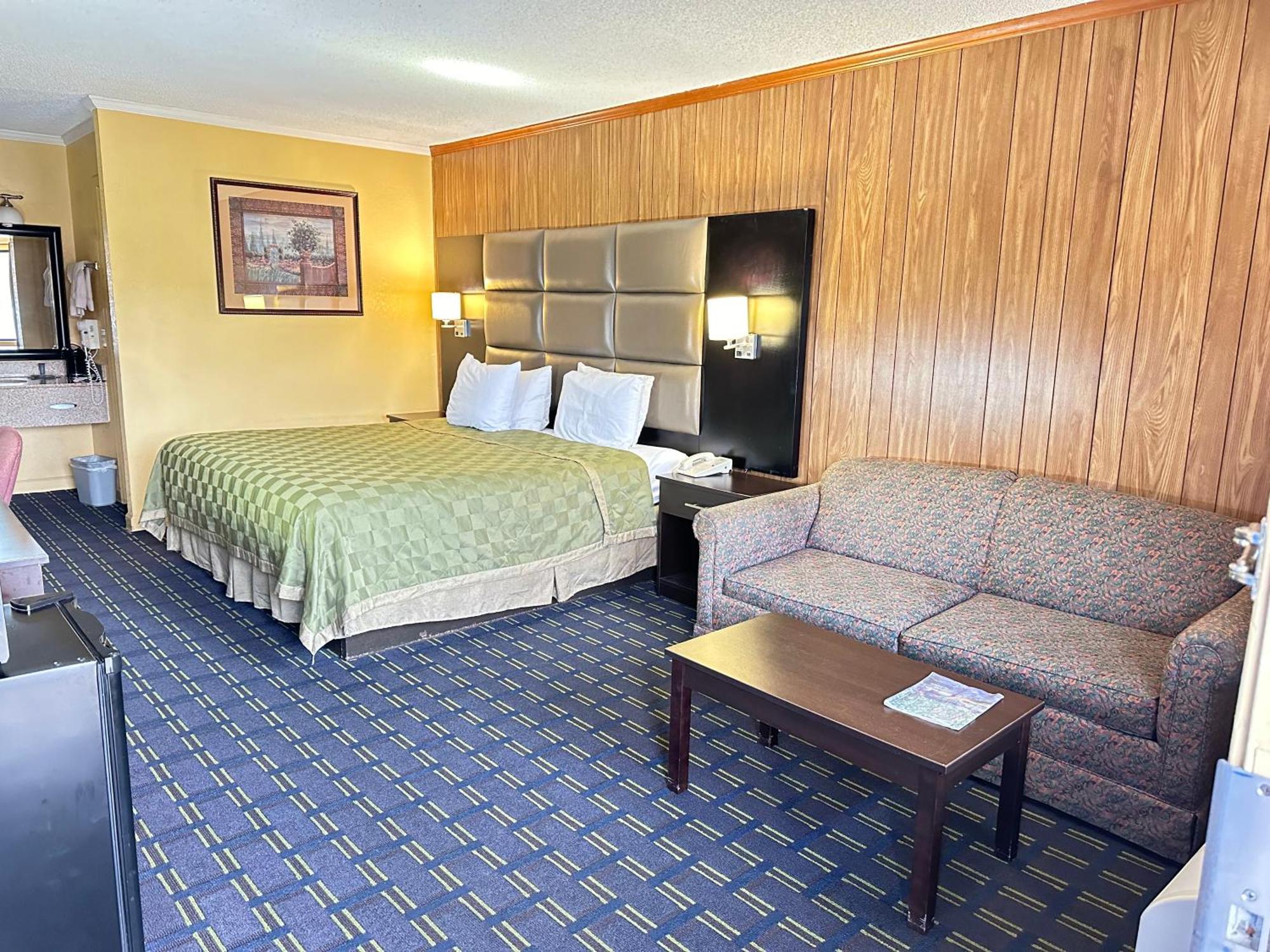 Rodeway Inn & Suites Plymouth Hwy 64 Ngoại thất bức ảnh