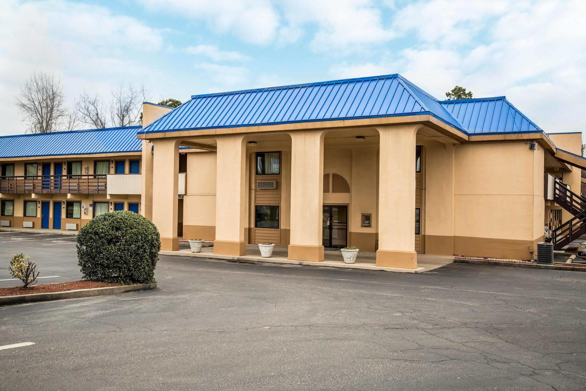 Rodeway Inn & Suites Plymouth Hwy 64 Ngoại thất bức ảnh